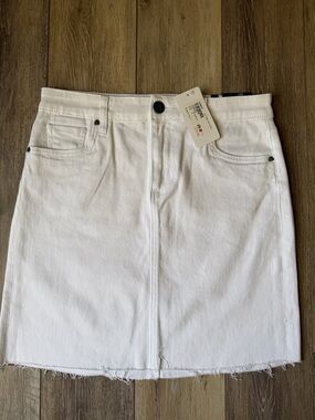 NWT Kut From The Kloth Optic White Denim Mini Skirt with Raw Hem